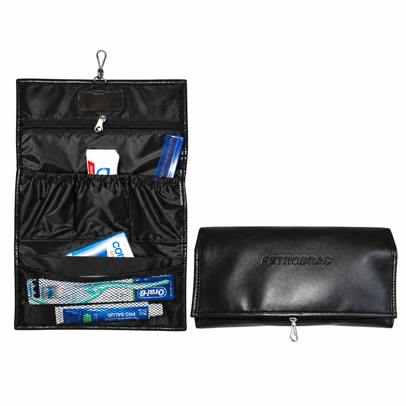 Neceser porta todo en símil cuero con bolsillo red y logo en bajo relieve