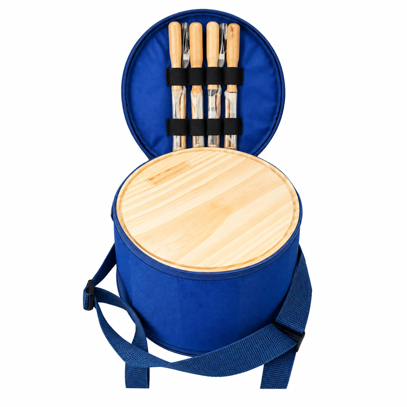 Estuche en tela 600 con cuatro platos de madera más 4 juegos de cubiertos de mesa