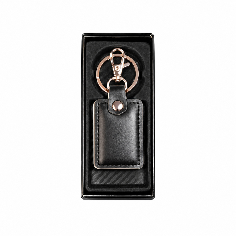 Llavero elegante en símil cuero con bajo relieve