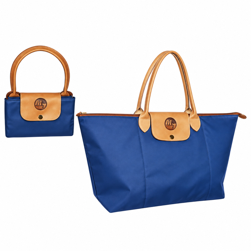 Bolso plegable con detalles en cuero o símil cuero y logo en bajo relieve