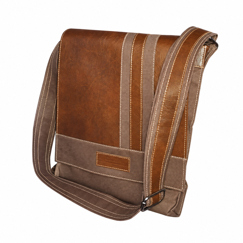 Bolso bandolera en tela 600 con detalles en símil cuero más parche con logo en bajo relieve