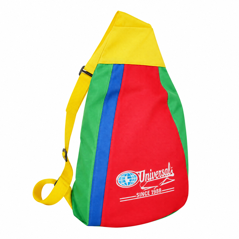 Mochila estudiantil con brazo cruzado